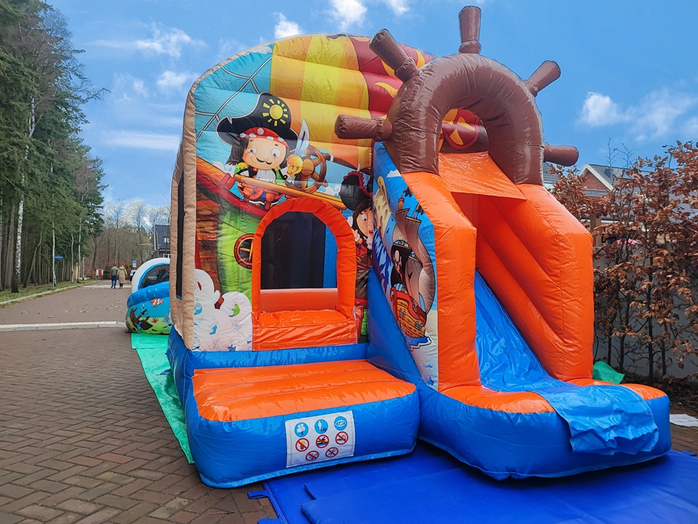 Piraat springkussen huren Soest